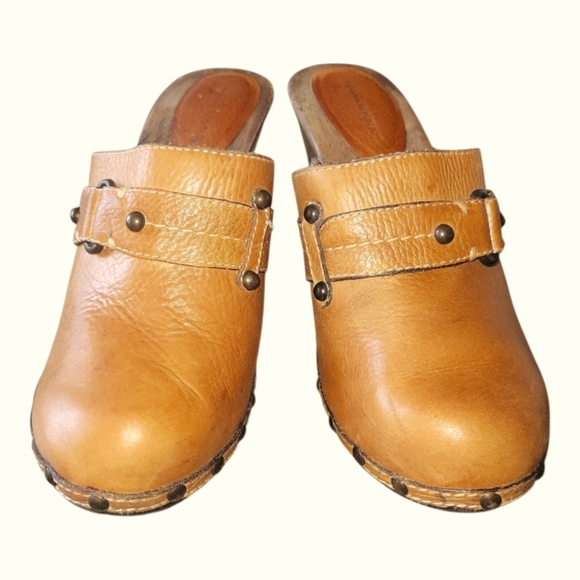 Banana Republic Vintage Tan Leather Clogs with Studded Detail Wooden Heels 8 - Picture 5 of 7